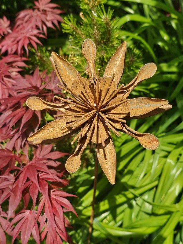 Liora Flower Stake