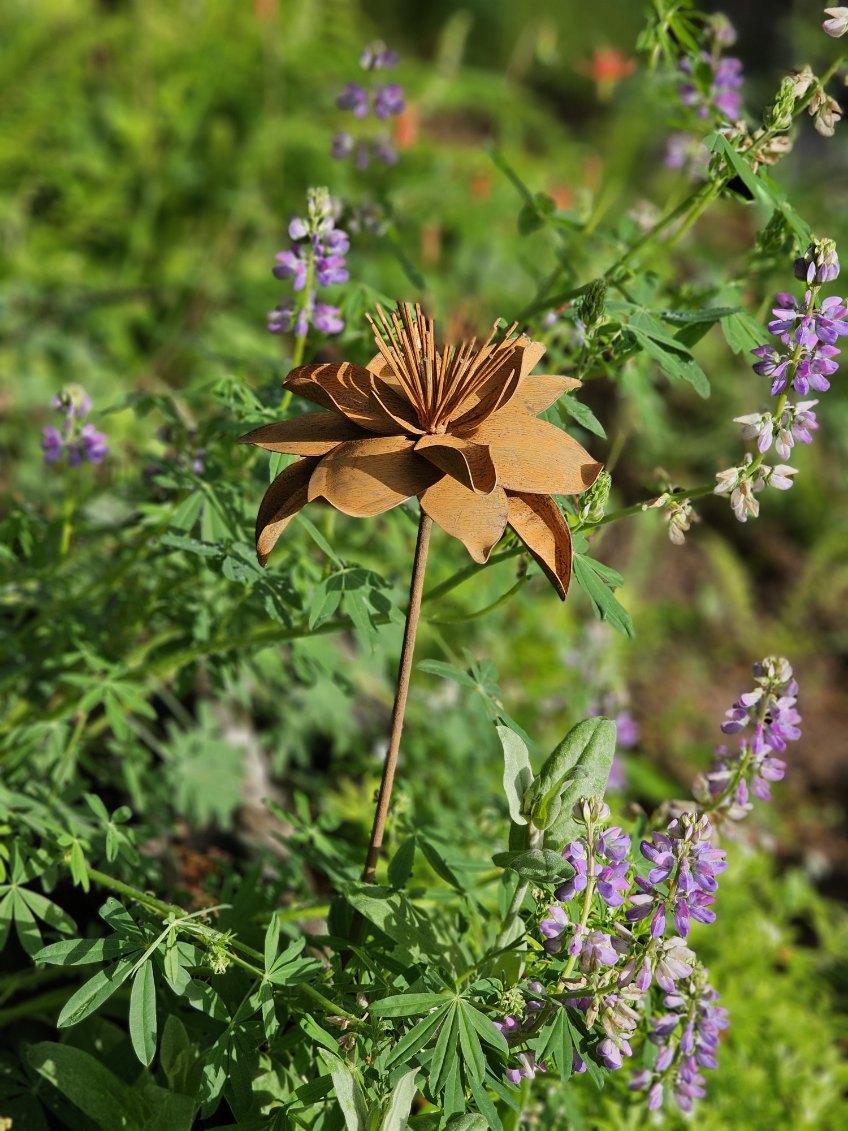 Mirabella Flower Stake