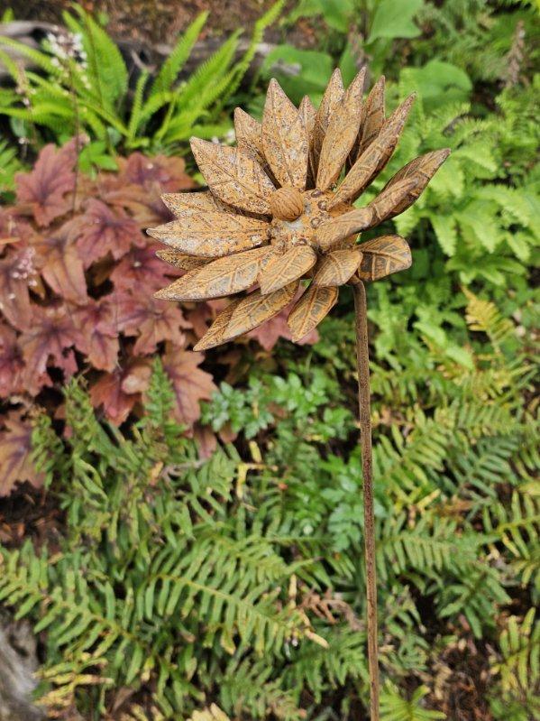 Noctira Flower Small Stake