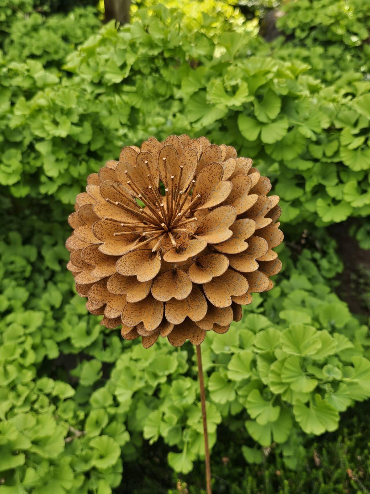 Calista Flower Stake