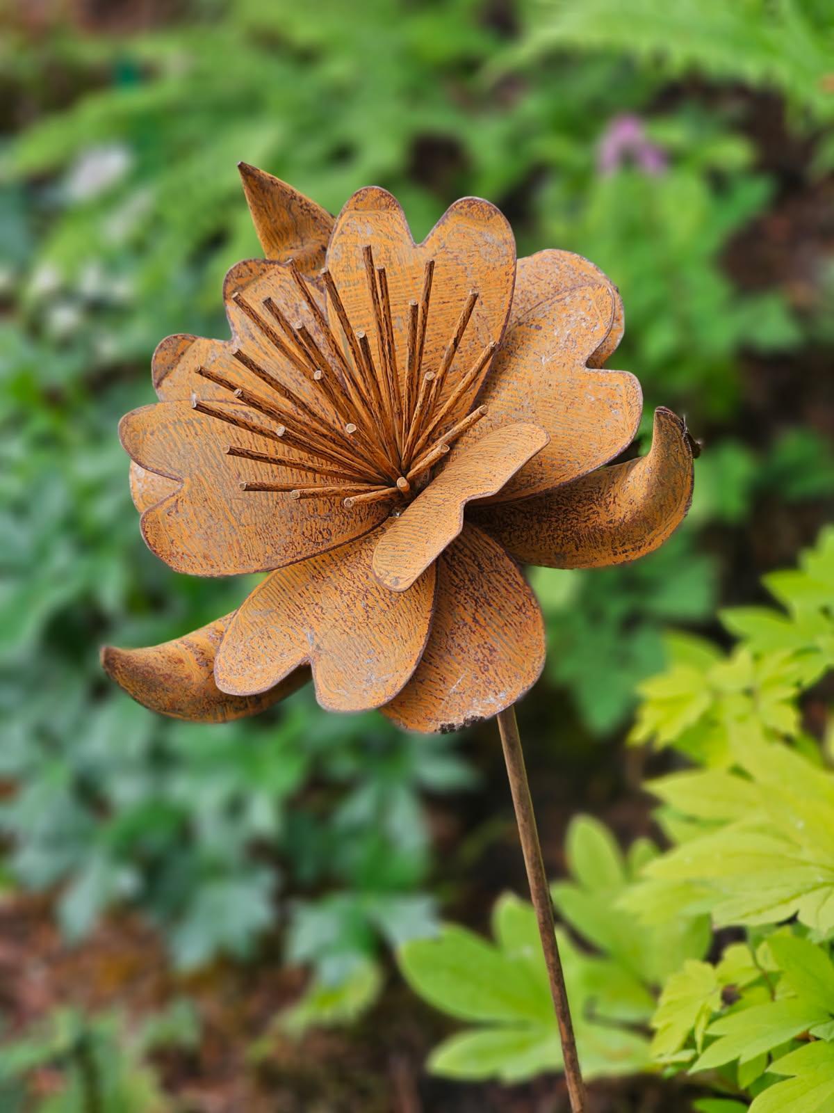 Lyra Flower Stake