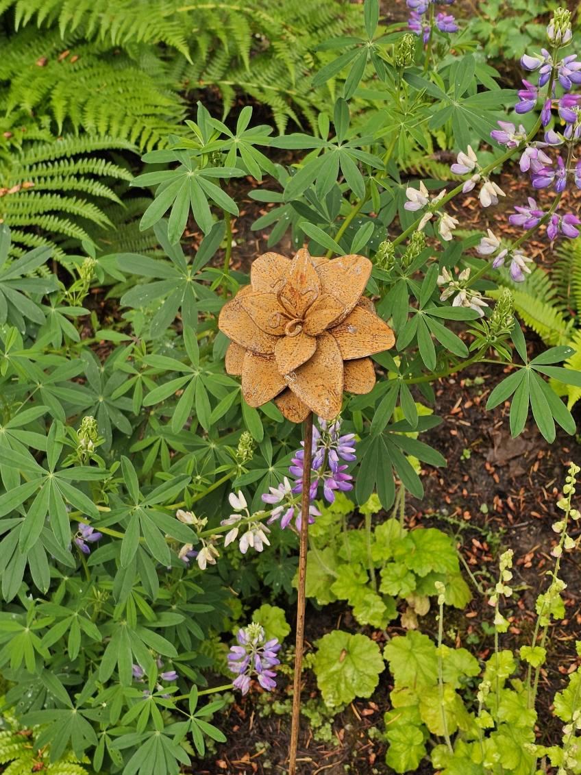 Obsidia Flower Stake